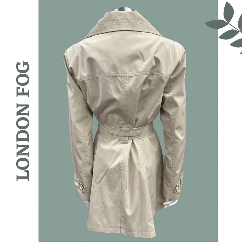 Vintage Y2K London Fog Trench Coat
Tan Single Breasted Waist Tie Size
Medium - Picture 5 of 13